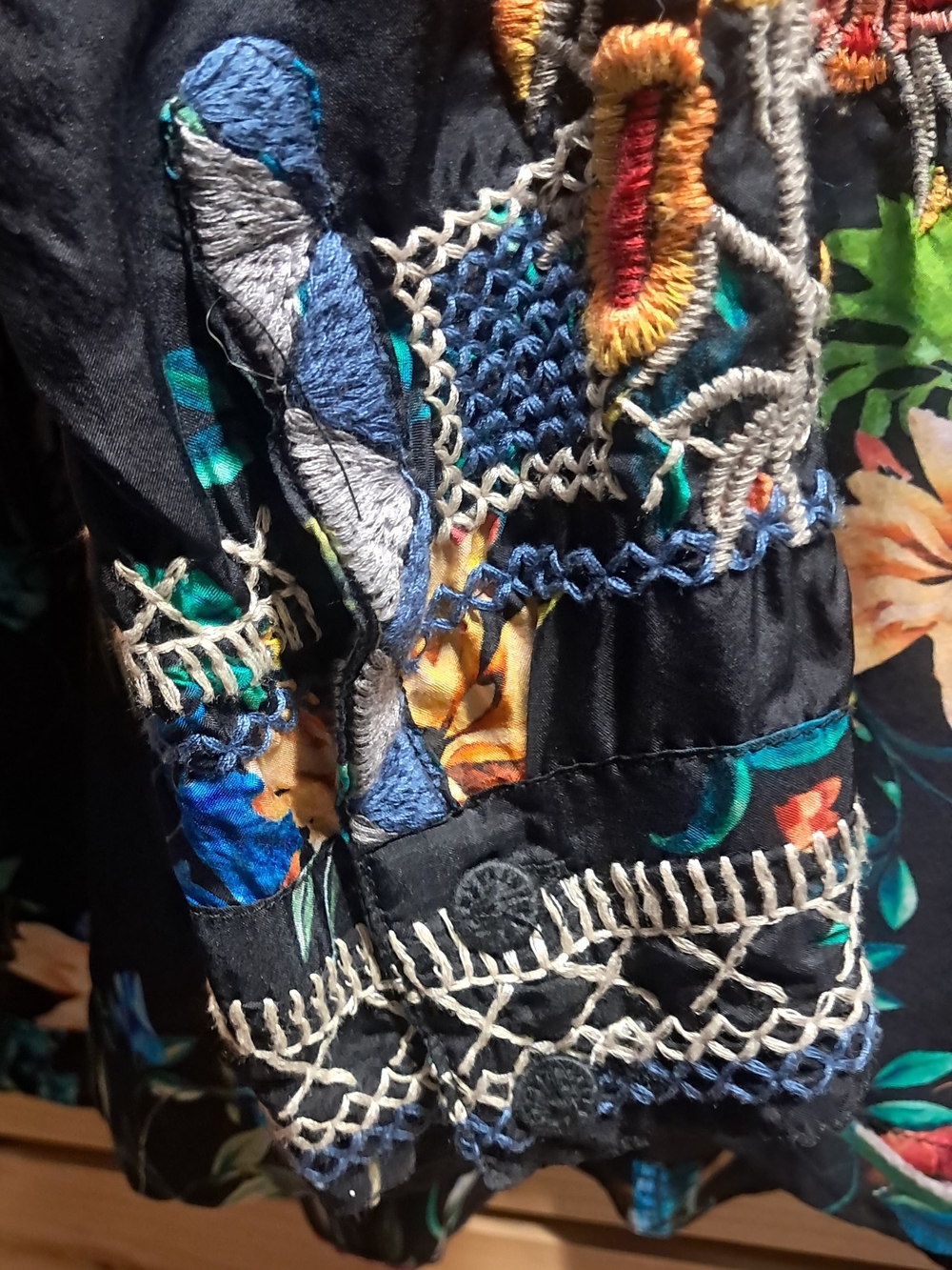 Biya Johnny Was Veda Embroidered Silk Blouse Top Black Boho Floral Bird L - Picture 3 of 5